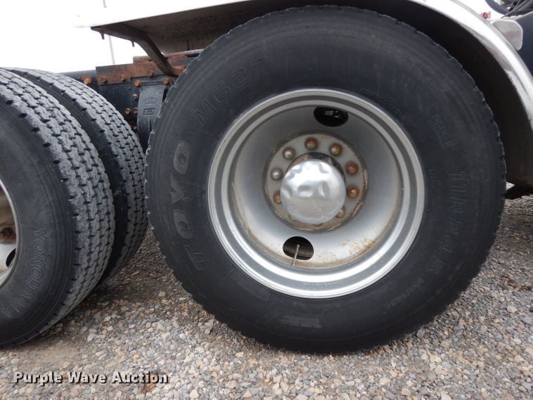 image for item GC9130 1985 Peterbilt 359 semi truck