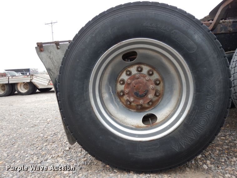 image for item GC9130 1985 Peterbilt 359 semi truck