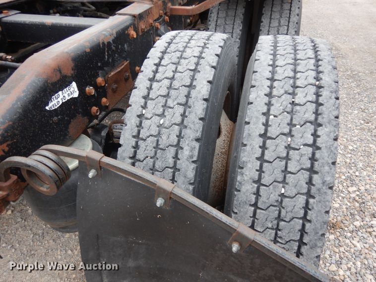 image for item GC9130 1985 Peterbilt 359 semi truck