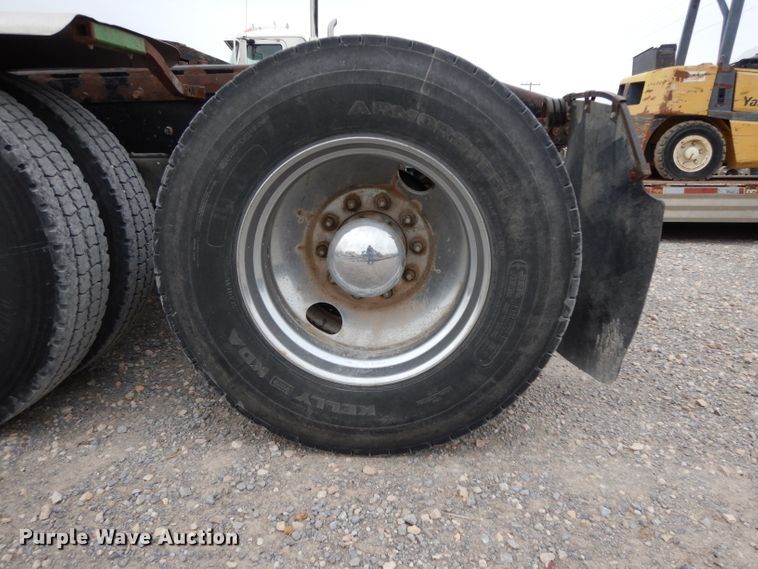 image for item GC9130 1985 Peterbilt 359 semi truck