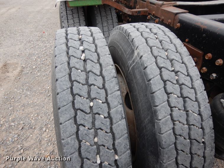 image for item GC9130 1985 Peterbilt 359 semi truck