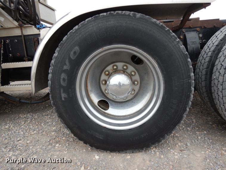 image for item GC9130 1985 Peterbilt 359 semi truck