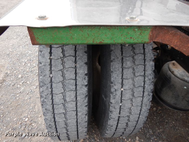 image for item GC9130 1985 Peterbilt 359 semi truck