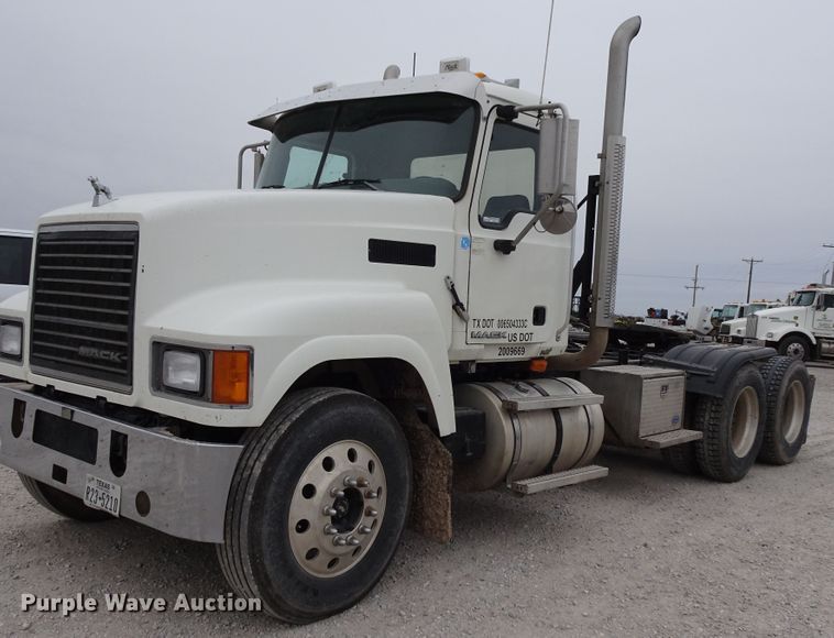 image for item GC9134 2008 Mack CH613 semi truck