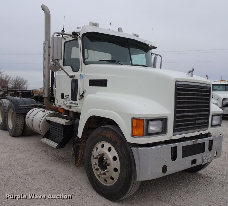 image for item GC9134 2008 Mack CH613 semi truck