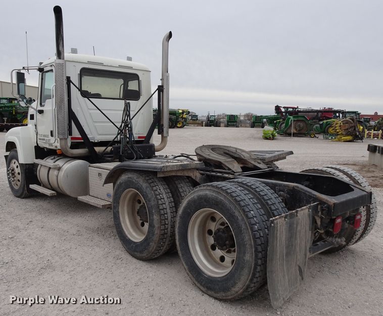 image for item GC9134 2008 Mack CH613 semi truck