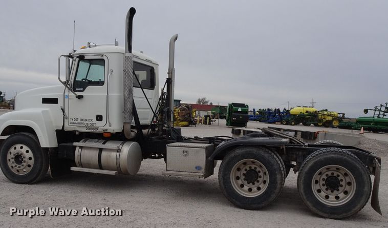 image for item GC9134 2008 Mack CH613 semi truck