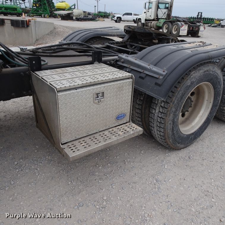 image for item GC9134 2008 Mack CH613 semi truck