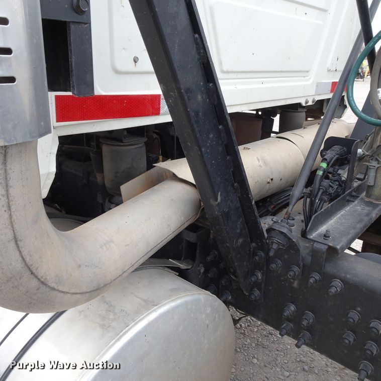 image for item GC9134 2008 Mack CH613 semi truck