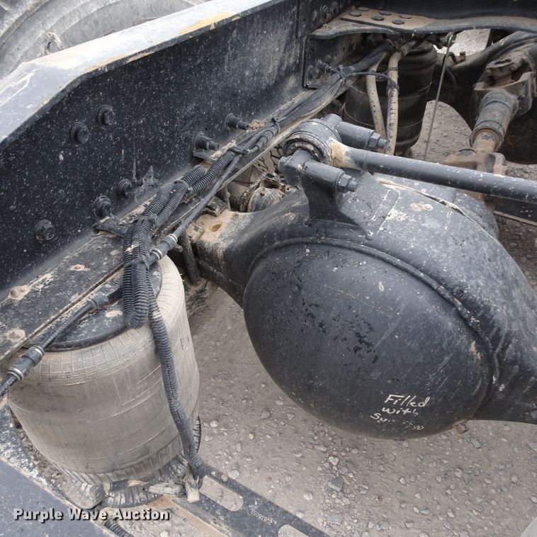 image for item GC9134 2008 Mack CH613 semi truck