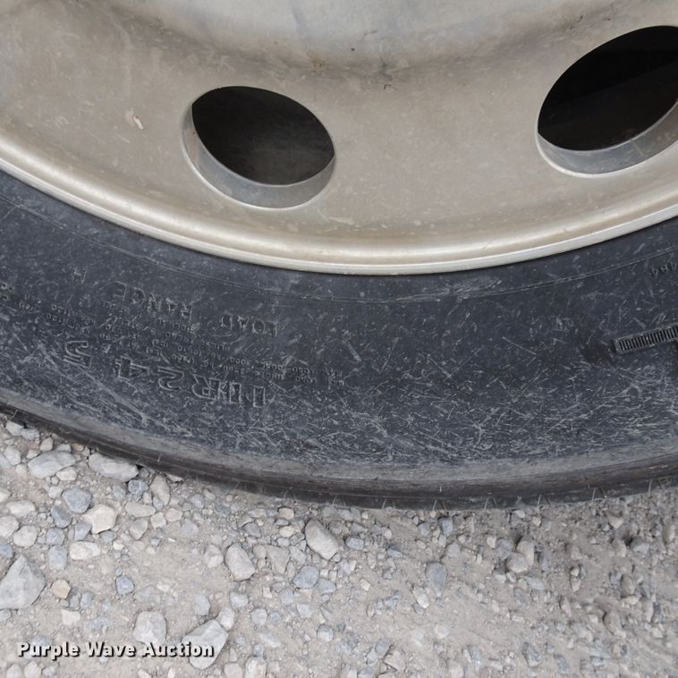 image for item GC9134 2008 Mack CH613 semi truck