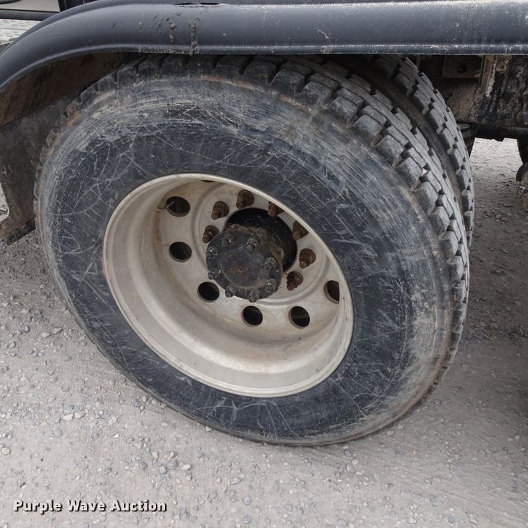 image for item GC9134 2008 Mack CH613 semi truck