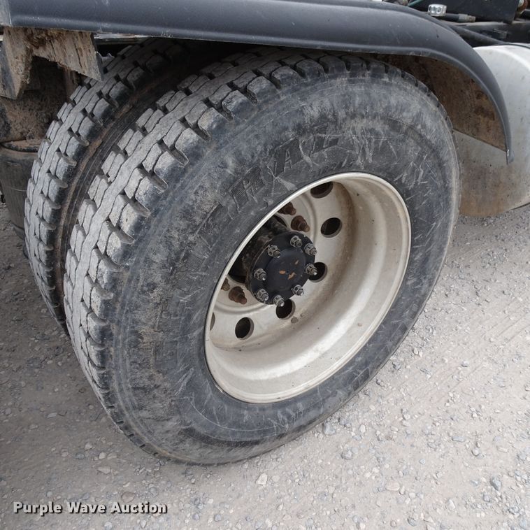 image for item GC9134 2008 Mack CH613 semi truck