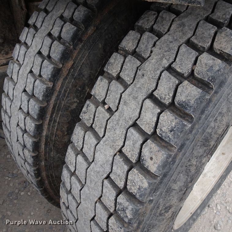 image for item GC9134 2008 Mack CH613 semi truck