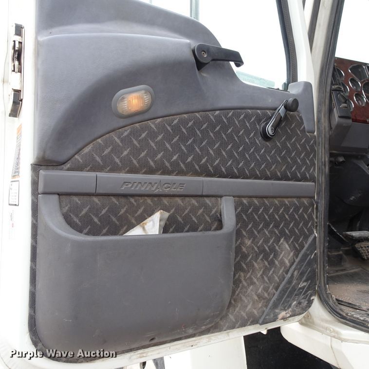 image for item GC9134 2008 Mack CH613 semi truck