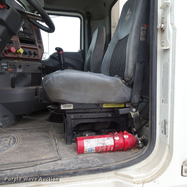 image for item GC9134 2008 Mack CH613 semi truck