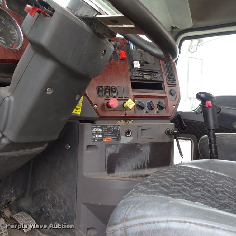 image for item GC9134 2008 Mack CH613 semi truck