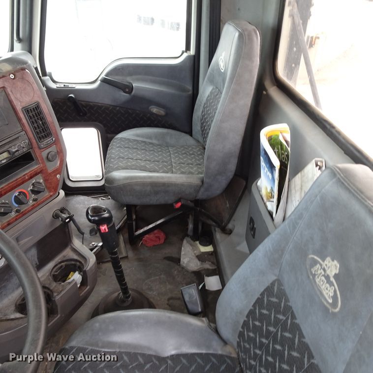 image for item GC9134 2008 Mack CH613 semi truck