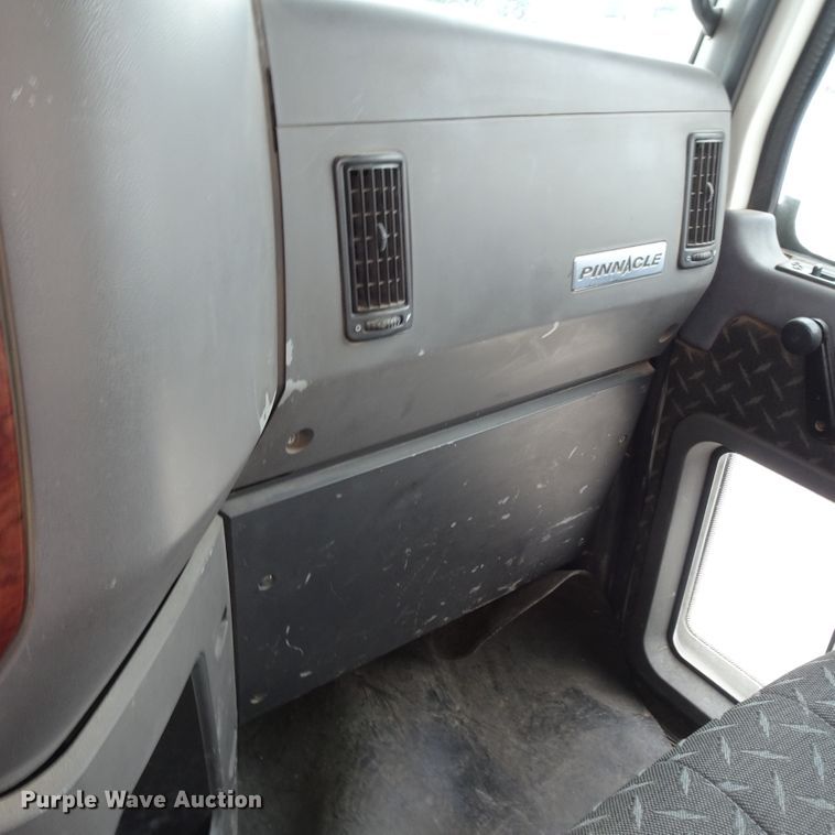 image for item GC9134 2008 Mack CH613 semi truck