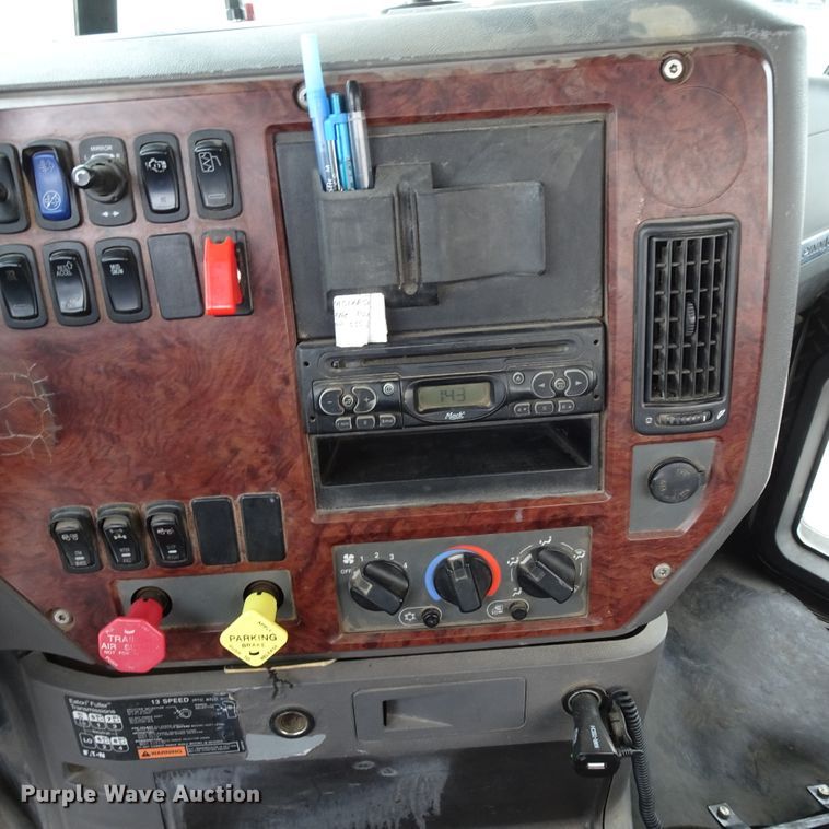 image for item GC9134 2008 Mack CH613 semi truck