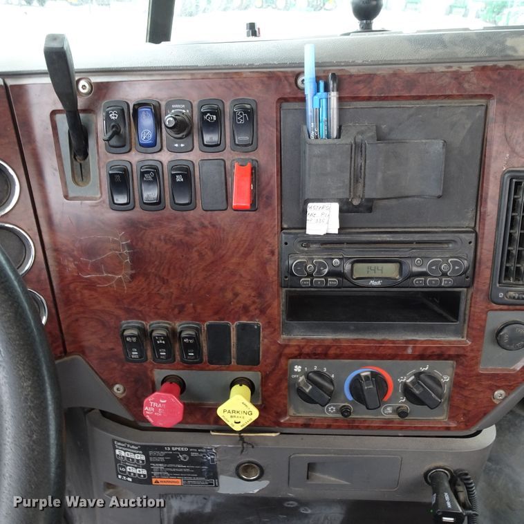 image for item GC9134 2008 Mack CH613 semi truck