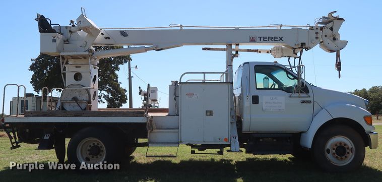 image for item GD9749 2009 Ford F750 Super Duty XL digger derrick truck