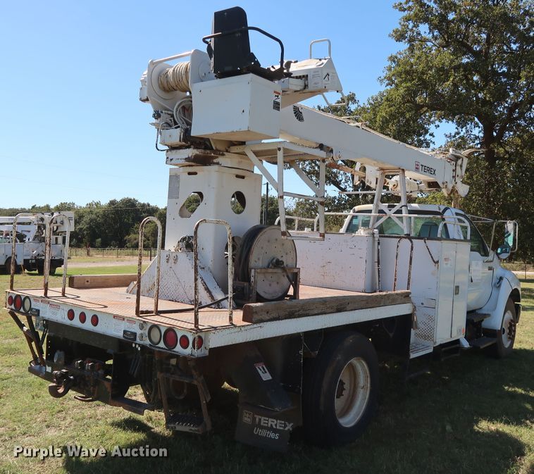 image for item GD9749 2009 Ford F750 Super Duty XL digger derrick truck