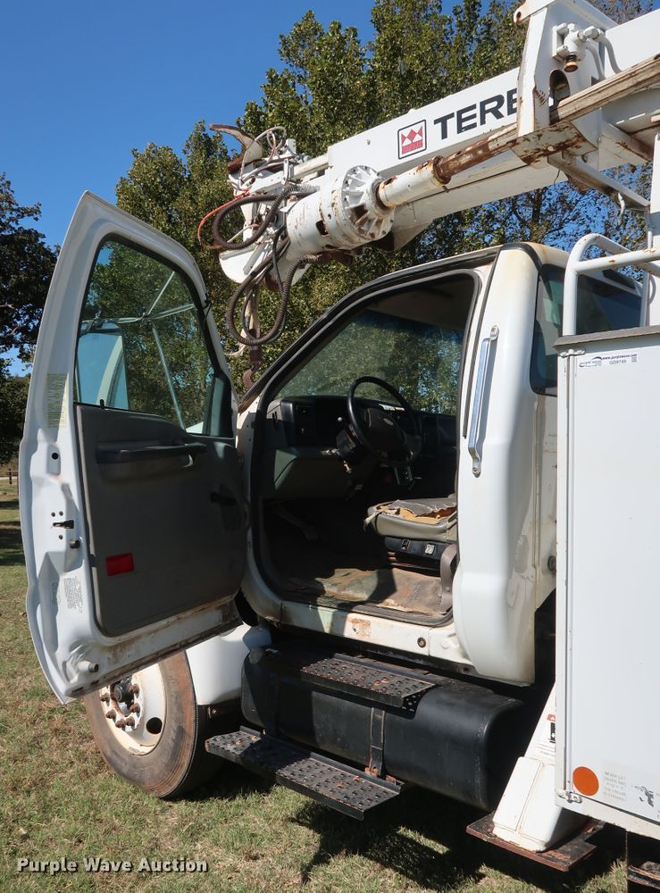 image for item GD9749 2009 Ford F750 Super Duty XL digger derrick truck