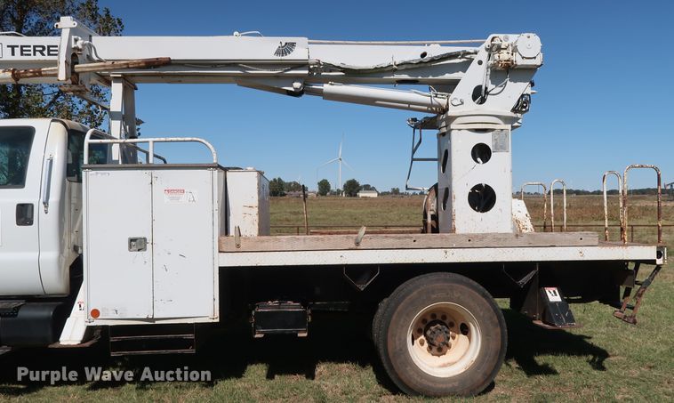 image for item GD9749 2009 Ford F750 Super Duty XL digger derrick truck