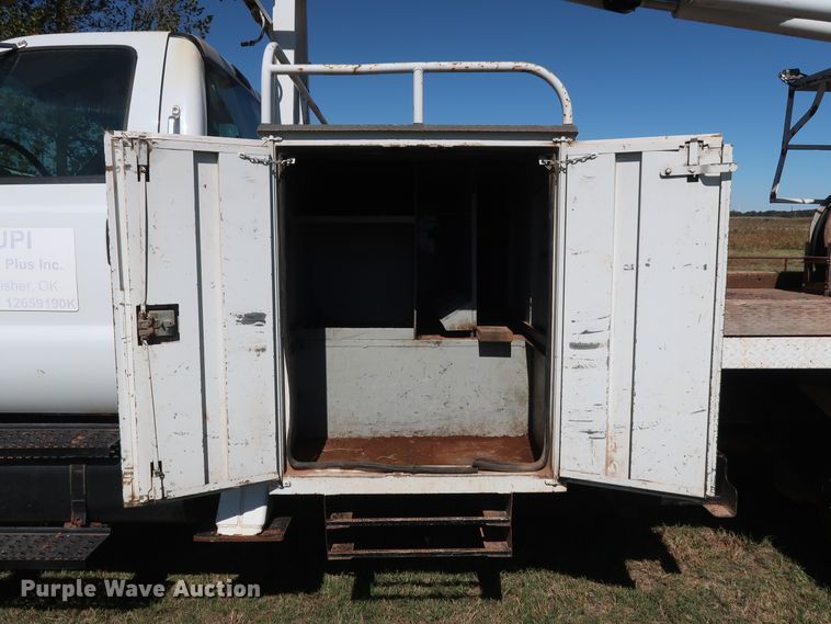 image for item GD9749 2009 Ford F750 Super Duty XL digger derrick truck