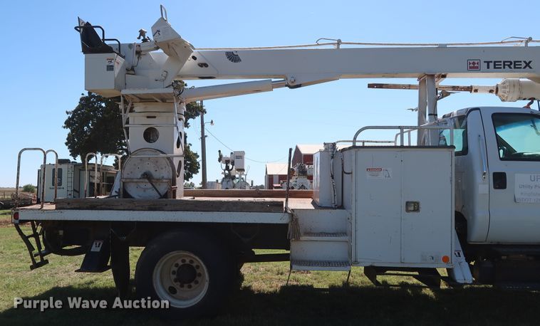 image for item GD9749 2009 Ford F750 Super Duty XL digger derrick truck