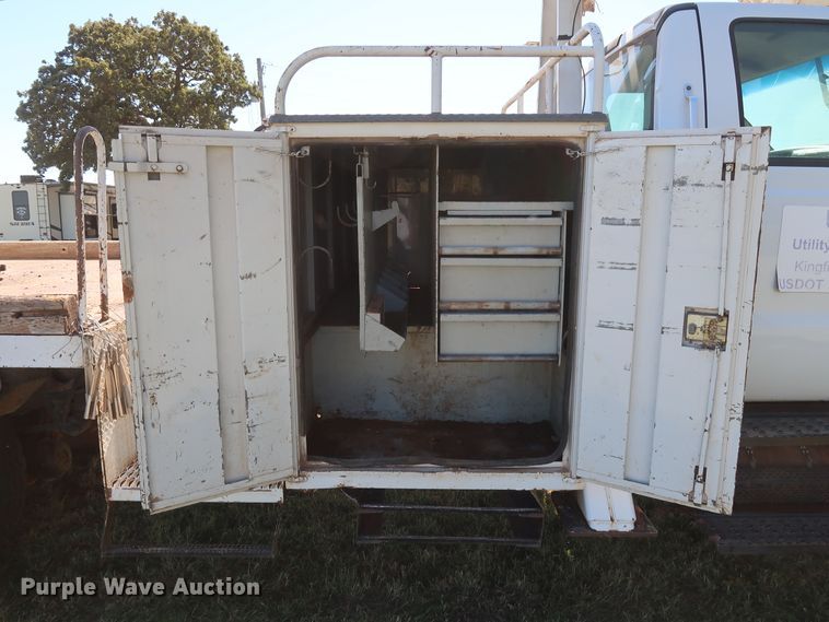 image for item GD9749 2009 Ford F750 Super Duty XL digger derrick truck