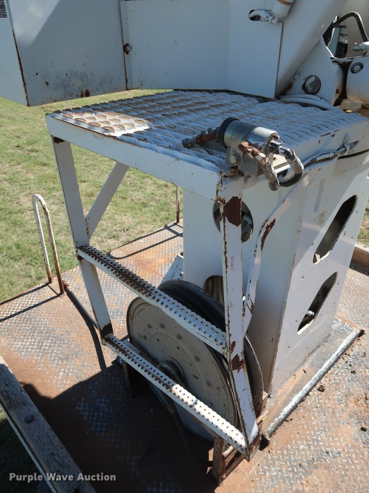 image for item GD9749 2009 Ford F750 Super Duty XL digger derrick truck