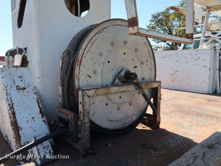 image for item GD9749 2009 Ford F750 Super Duty XL digger derrick truck