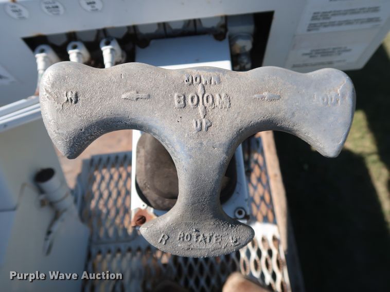 image for item GD9749 2009 Ford F750 Super Duty XL digger derrick truck