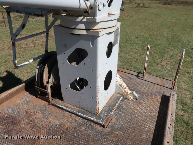 image for item GD9749 2009 Ford F750 Super Duty XL digger derrick truck