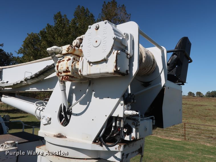 image for item GD9749 2009 Ford F750 Super Duty XL digger derrick truck