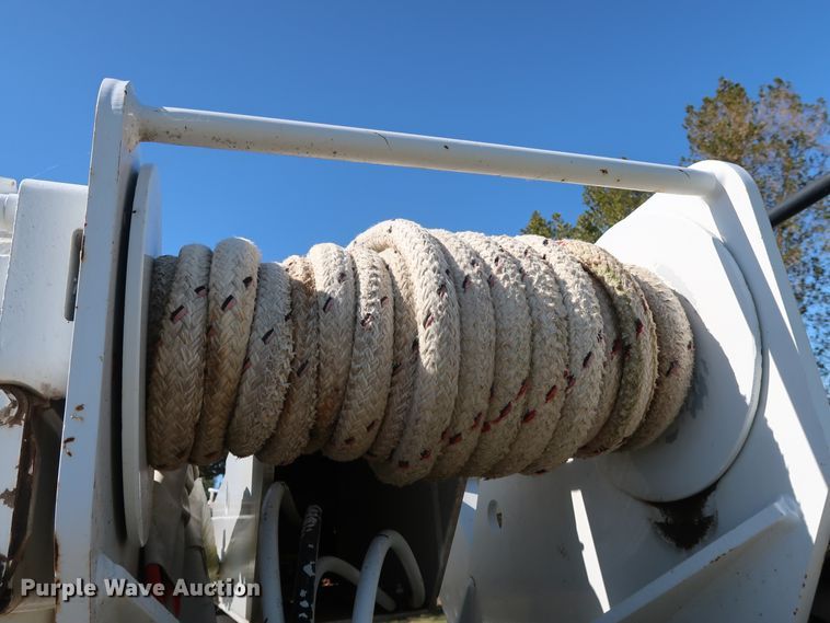 image for item GD9749 2009 Ford F750 Super Duty XL digger derrick truck