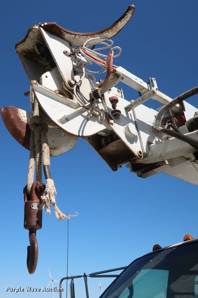 image for item GD9749 2009 Ford F750 Super Duty XL digger derrick truck