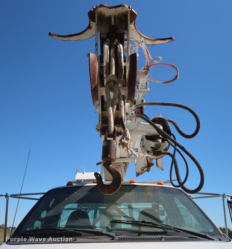 image for item GD9749 2009 Ford F750 Super Duty XL digger derrick truck