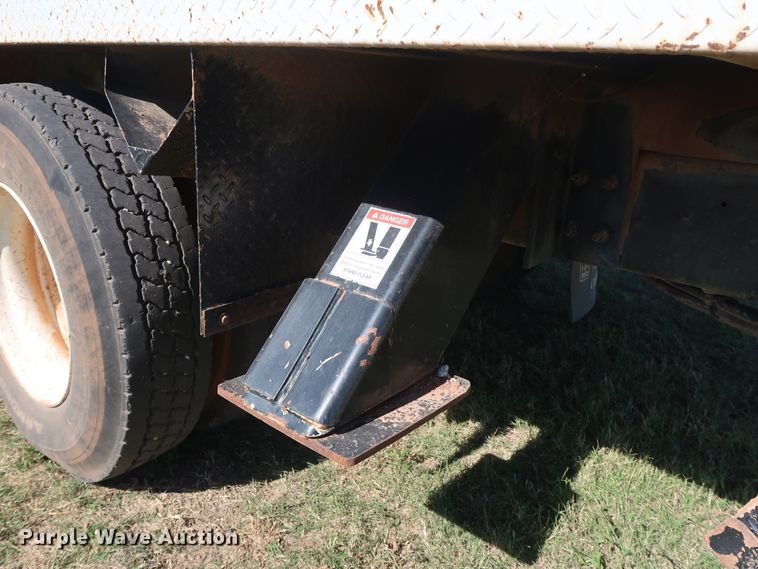 image for item GD9749 2009 Ford F750 Super Duty XL digger derrick truck