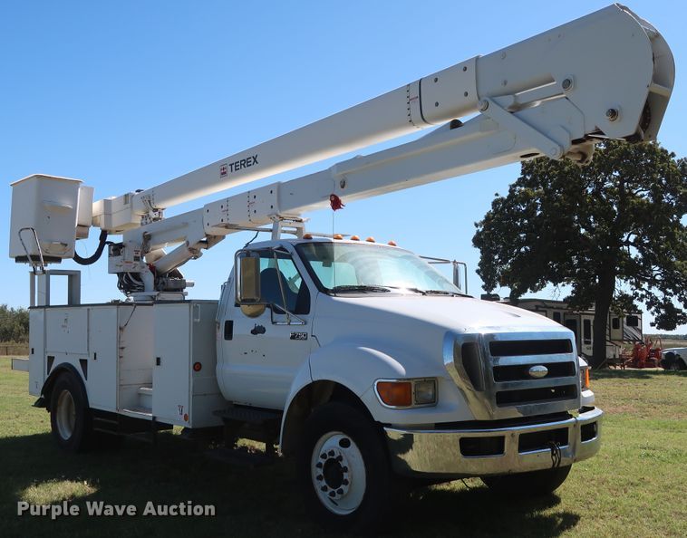 image for item GD9750 2009 Ford F750 Super Duty XL bucket truck