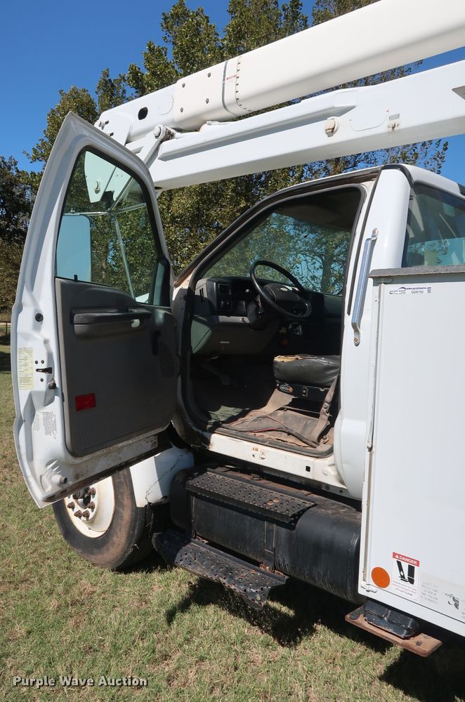 image for item GD9750 2009 Ford F750 Super Duty XL bucket truck