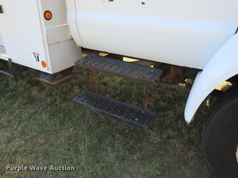 image for item GD9750 2009 Ford F750 Super Duty XL bucket truck