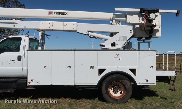 image for item GD9750 2009 Ford F750 Super Duty XL bucket truck