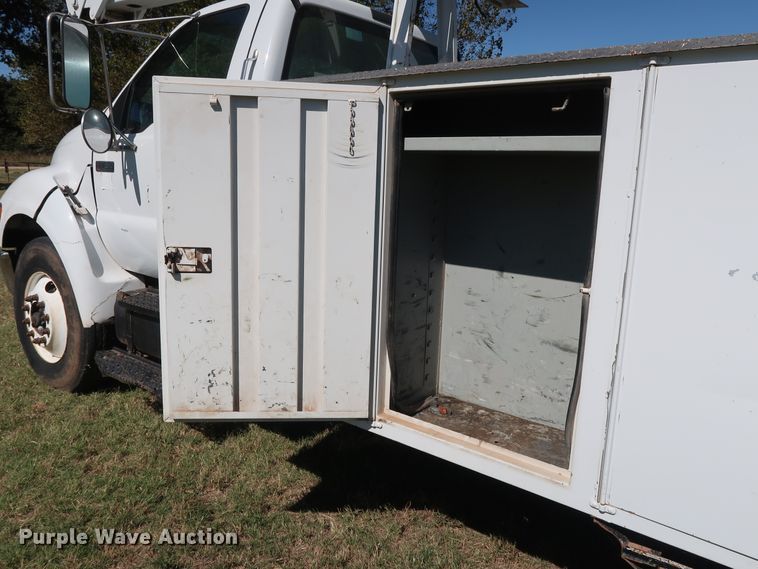 image for item GD9750 2009 Ford F750 Super Duty XL bucket truck