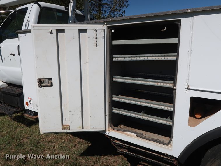 image for item GD9750 2009 Ford F750 Super Duty XL bucket truck