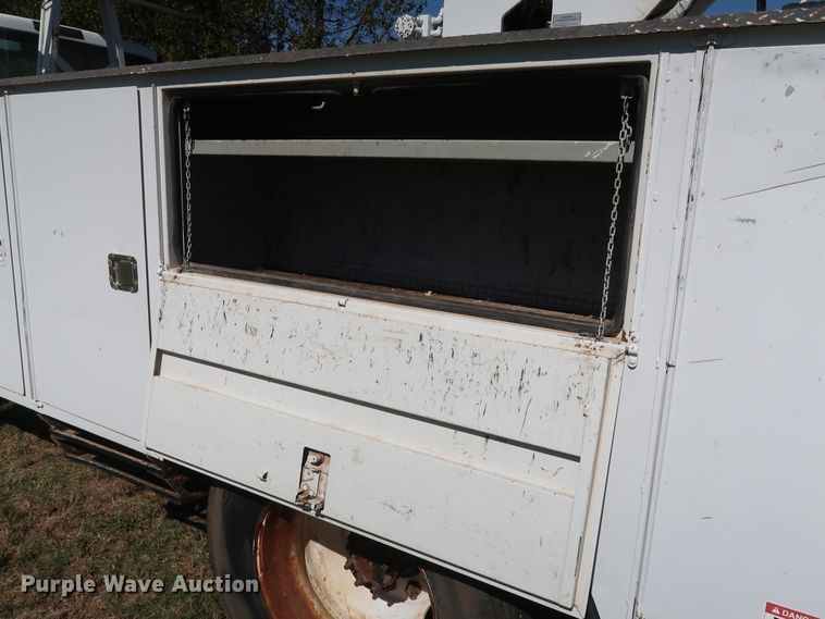 image for item GD9750 2009 Ford F750 Super Duty XL bucket truck