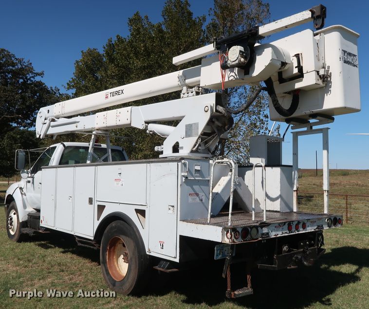 image for item GD9750 2009 Ford F750 Super Duty XL bucket truck