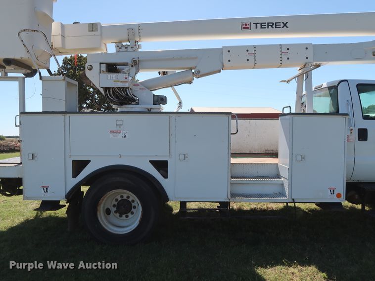 image for item GD9750 2009 Ford F750 Super Duty XL bucket truck